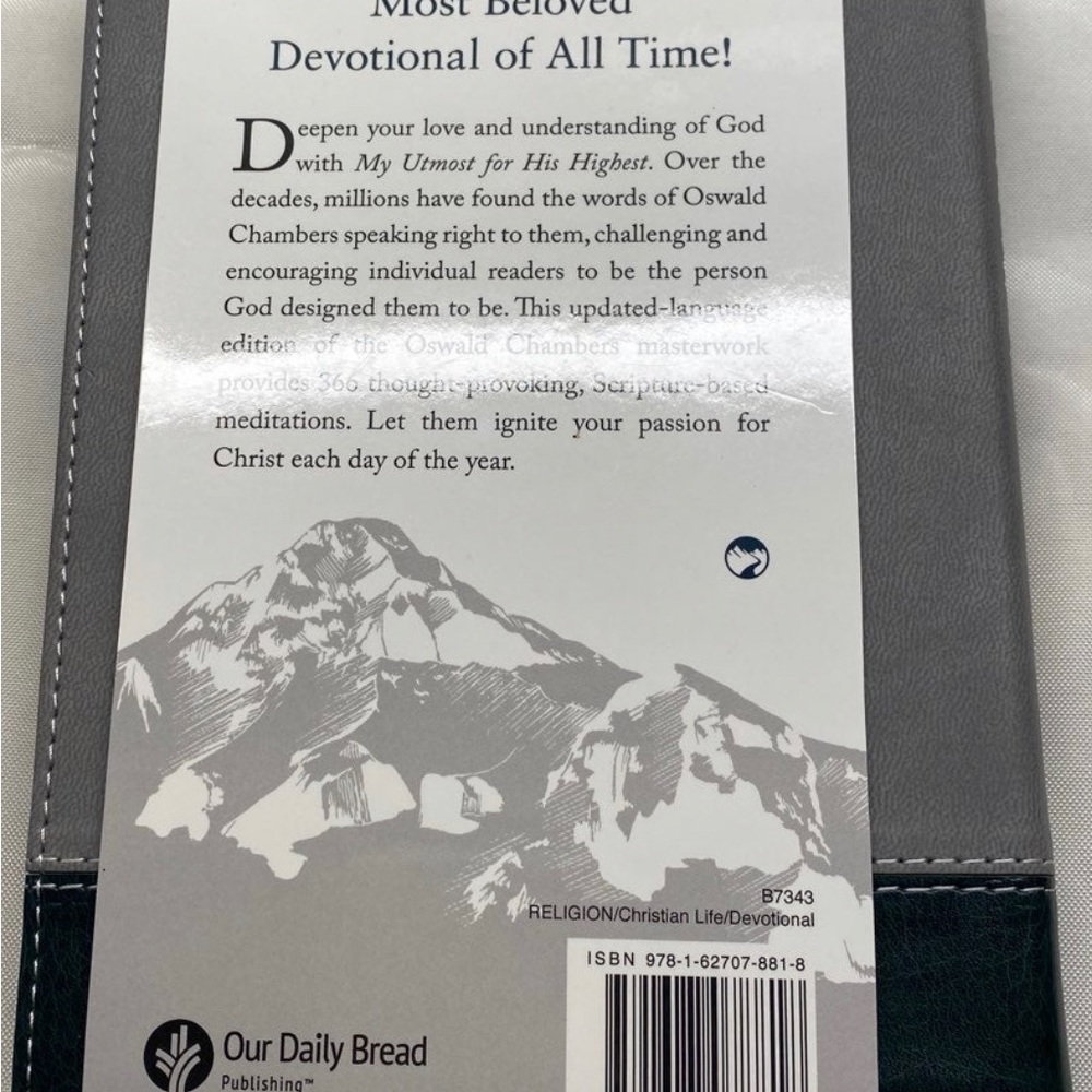 Book - Devotional Oswald Chambers NEW - Picture 2 of 7